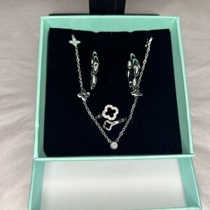 LUXY Silver Clover Necklace, Earrings and Ring Set